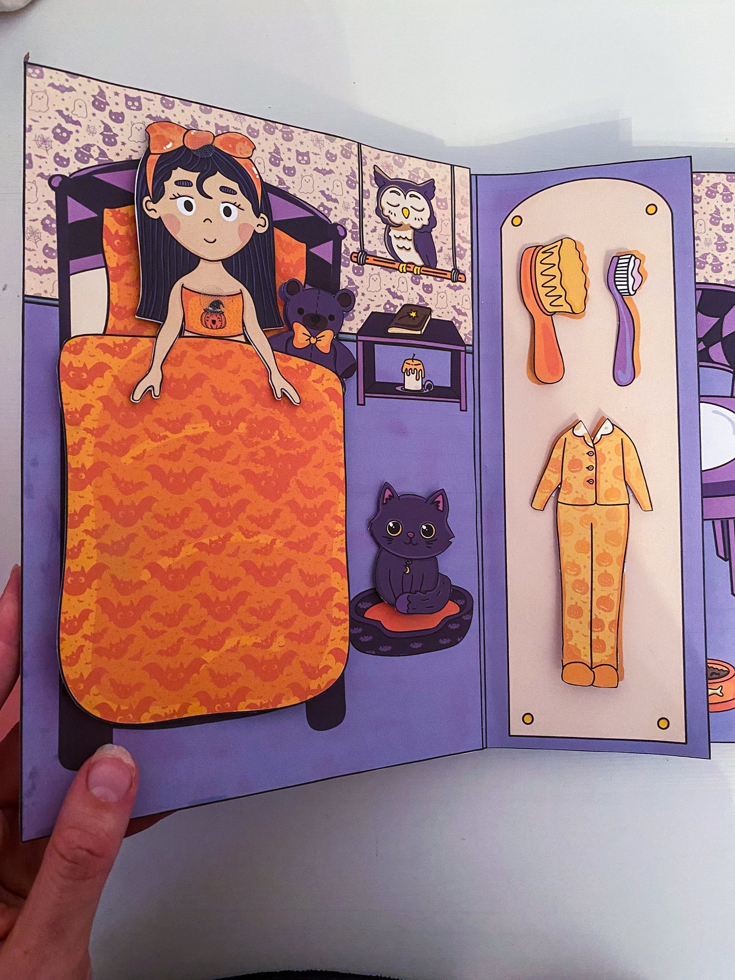 Oblékací panenka "čarodějka" s domečkem - DIY tvořivá sada k vytištění