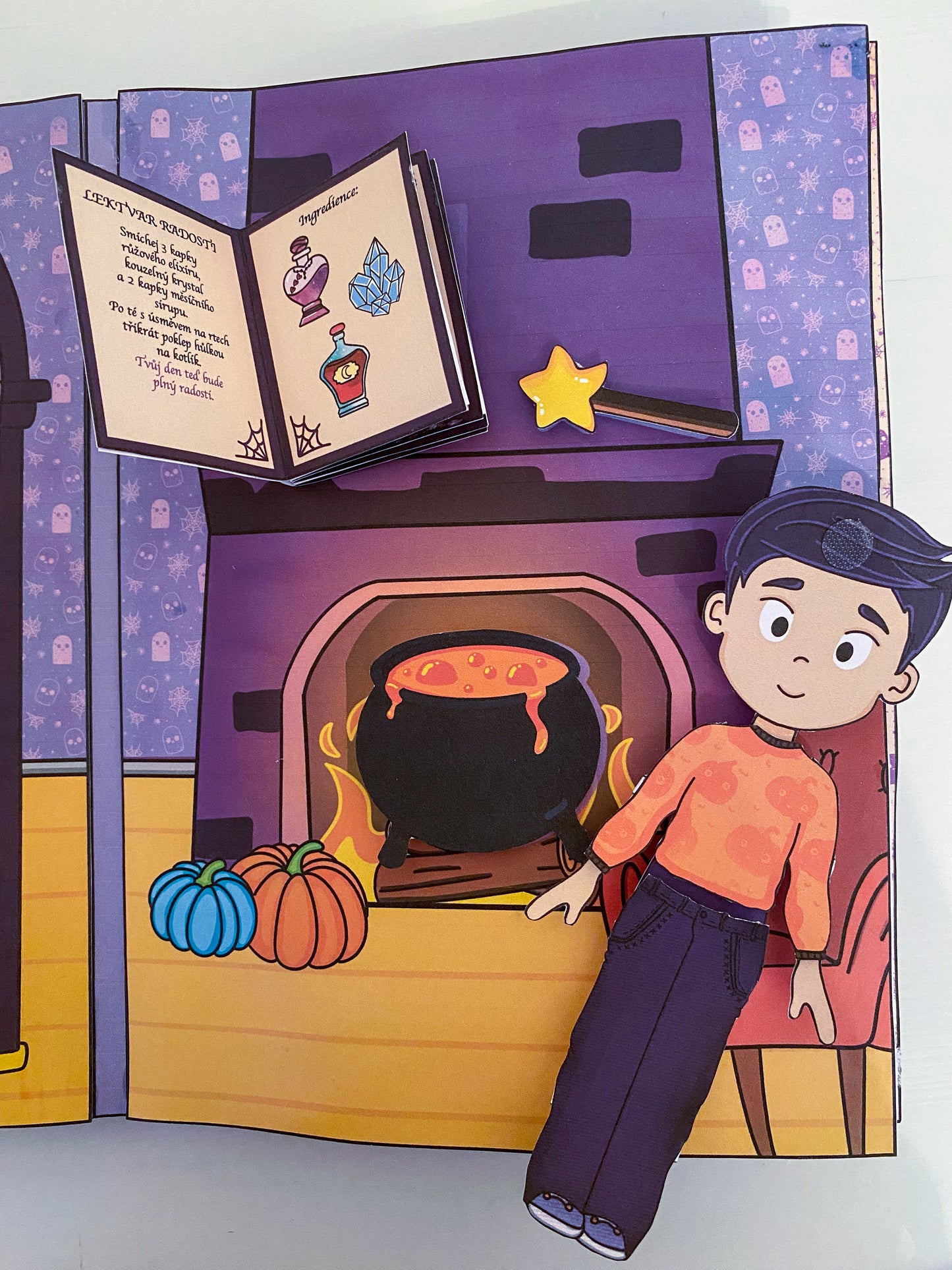 Oblékací kluk "čaroděj" s domečkem - DIY tvořivá sada k vytištění